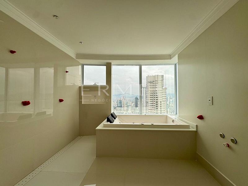 Apartamento 04 Su�tes no Centro de Balne�rio Cambori� 22