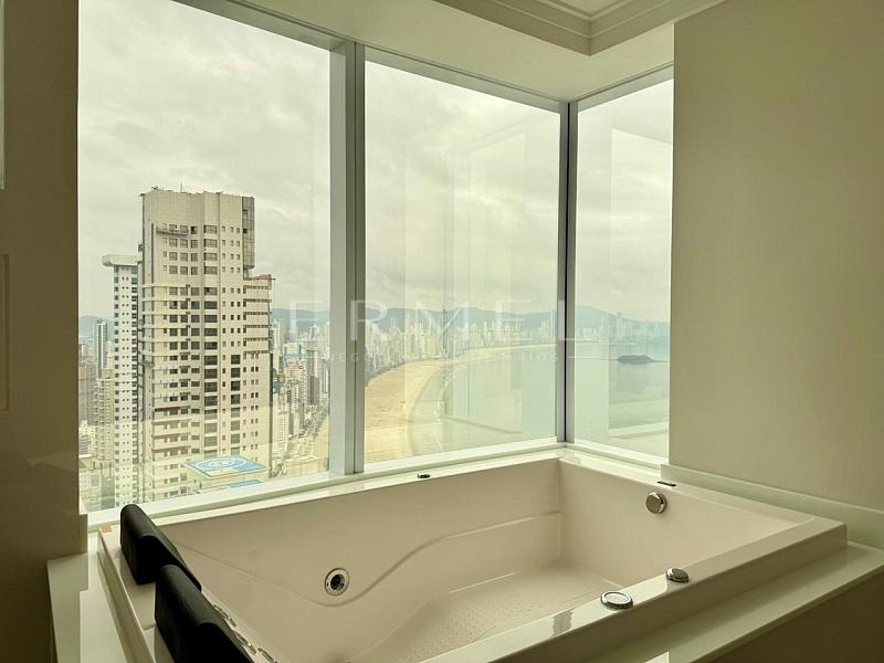 Apartamento 04 Su�tes no Centro de Balne�rio Cambori� 24