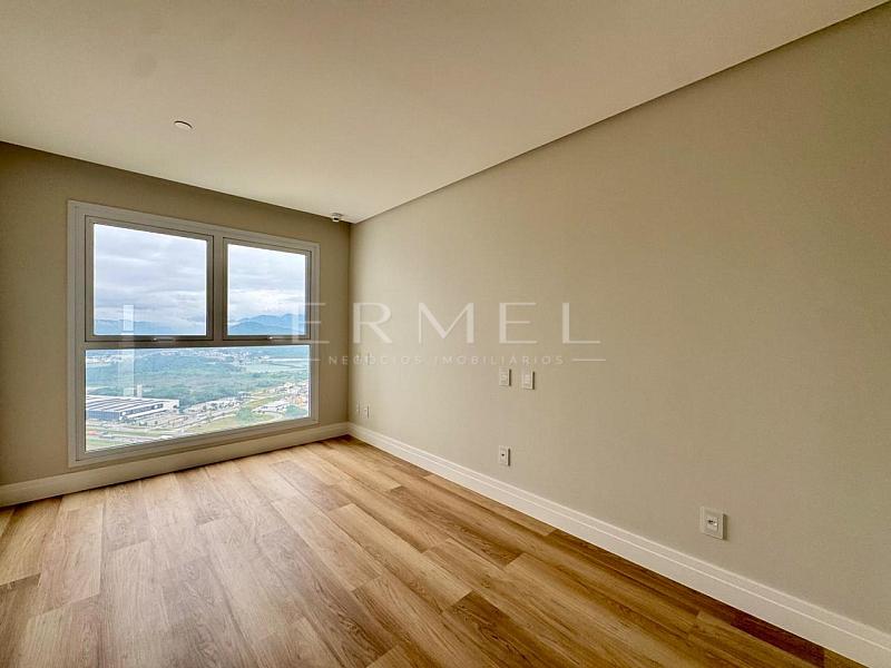 Apartamento 04 Su�tes no Centro de Balne�rio Cambori� 27