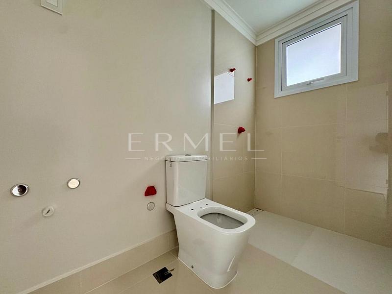 Apartamento 04 Su�tes no Centro de Balne�rio Cambori� 28