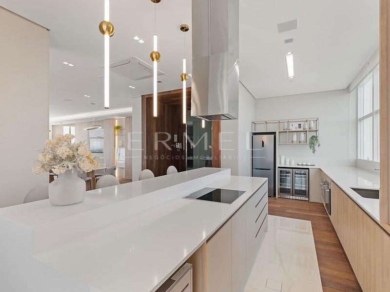 Apartamento 04 Su�tes no Centro de Balne�rio Cambori� 48