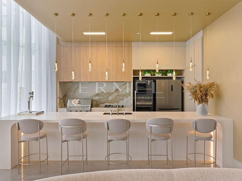 Apartamento 04 Su�tes no Centro de Balne�rio Cambori� 50