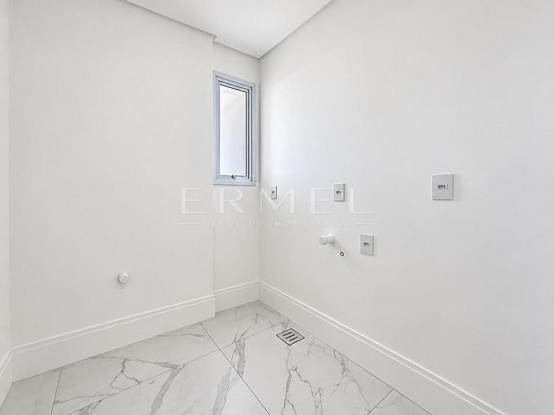 Apartamento 03 Su�tes no Centro de Balne�rio Cambori� 9