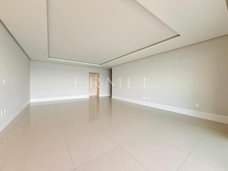 Apartamento 04 Su�tes no Centro de Balne�rio Cambori� 8