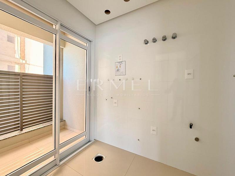 Apartamento 04 Su�tes no Centro de Balne�rio Cambori� 9