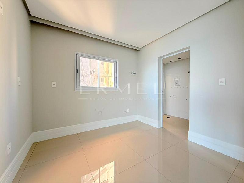 Apartamento 04 Su�tes no Centro de Balne�rio Cambori� 10