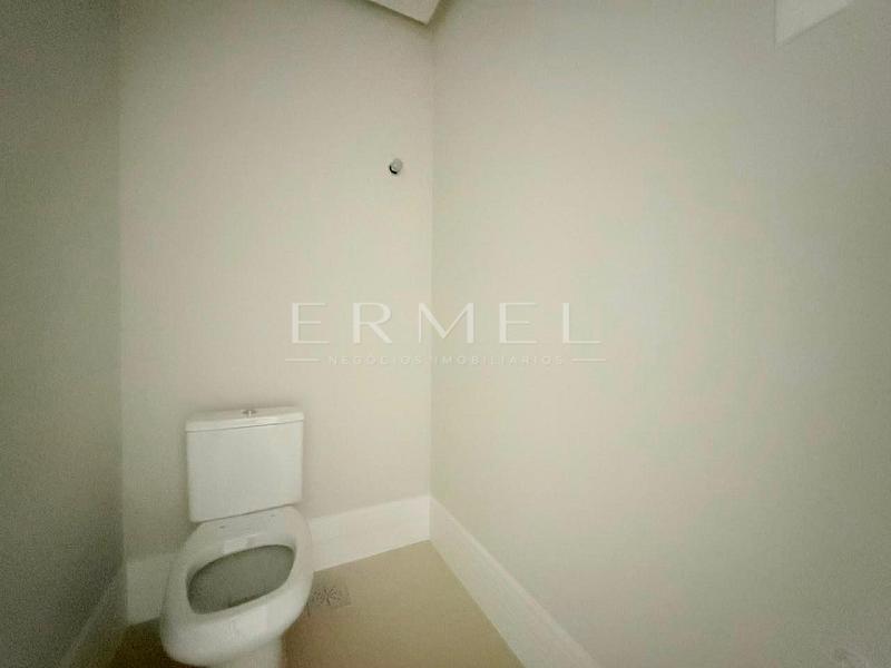 Apartamento 04 Su�tes no Centro de Balne�rio Cambori� 21