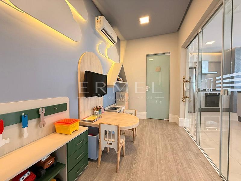 Apartamento 04 Su�tes no Centro de Balne�rio Cambori� 23