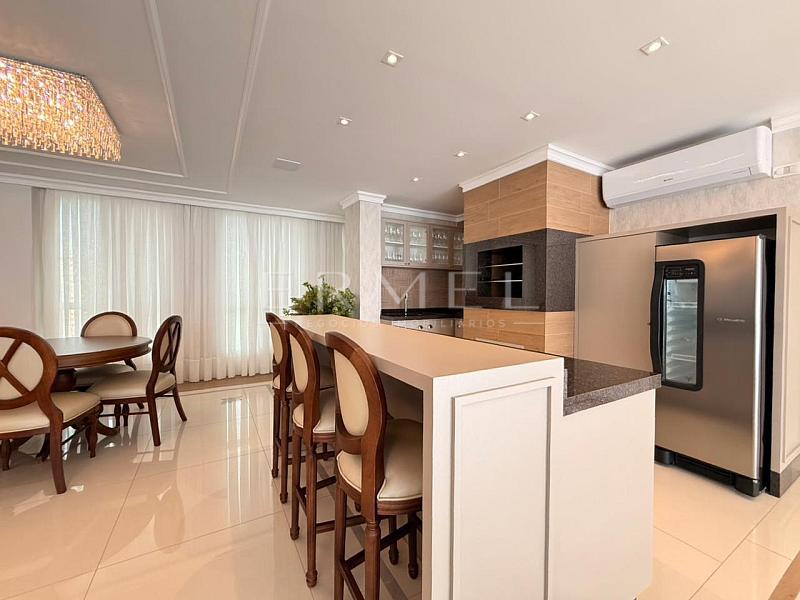 Apartamento 04 Su�tes no Centro de Balne�rio Cambori� 27