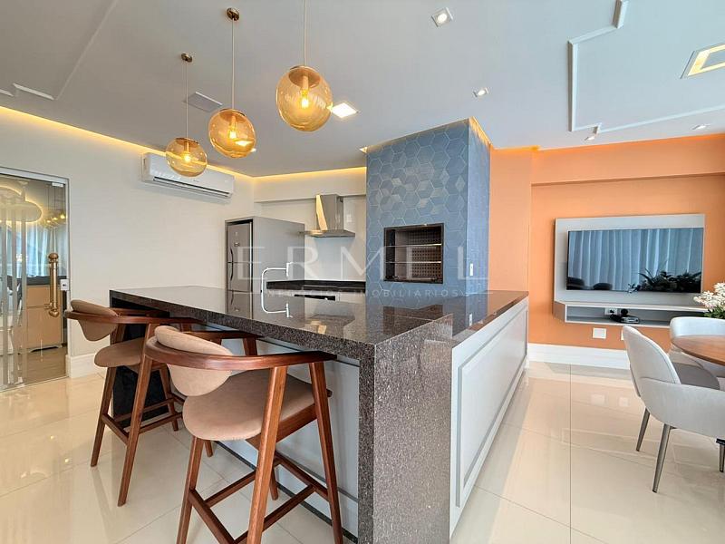 Apartamento 04 Su�tes no Centro de Balne�rio Cambori� 32