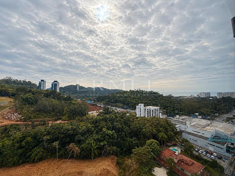 Apartamento 02 Quartos na Praia Brava em Itaja� 13