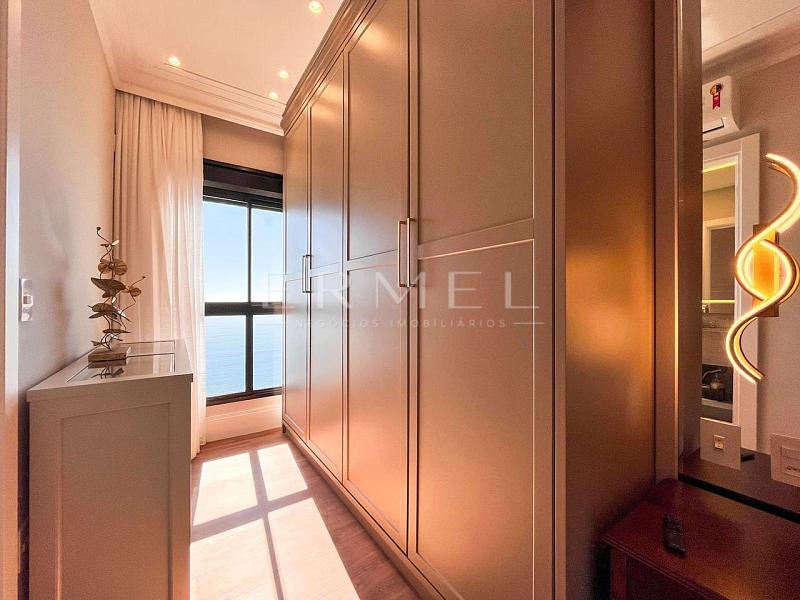 Apartamento 04 Su�tes em Porto Belo 22