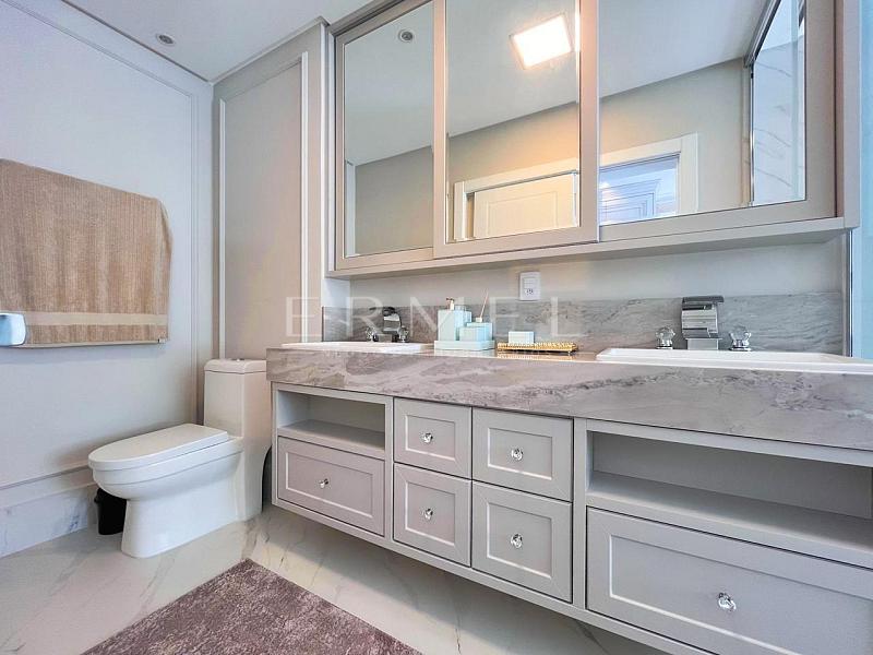 Apartamento 04 Su�tes em Porto Belo 32